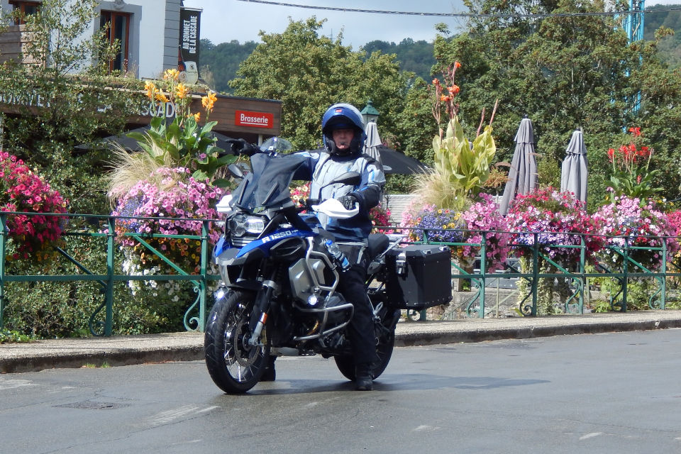 Motorrijbewijspoint Harderwijk examengarantie AVB en AVD